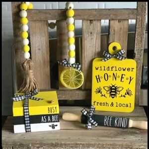 Bee Farmhouse Decor Set of 4